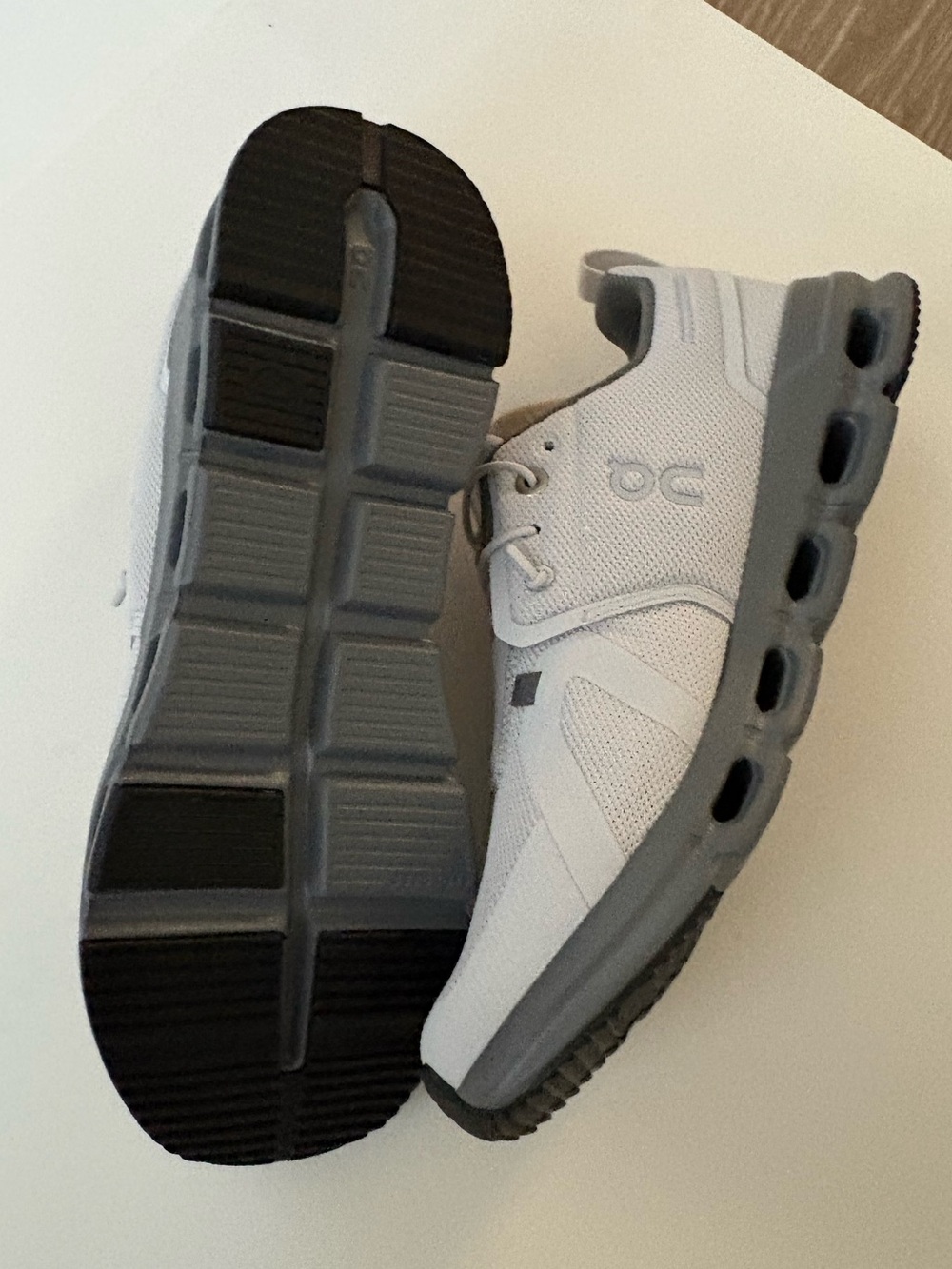 On Cloud Sky Shoes // Youth Size 6 - Picture 5 of 6